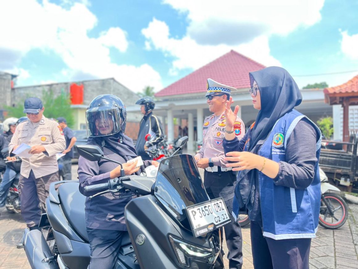 Tingkatkan Kepatuhan Pajak dan Kamseltibcar Lantas, Polsek Genteng Gelar Operasi Gabungan