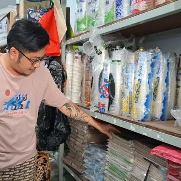 Dampak Konflik Timur Tengah, Harga Bahan Plastik di Banyuwangi Naik Signifikan