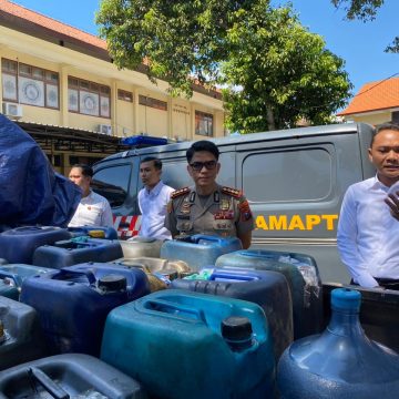 Polresta Banyuwangi Amankan Tujuh Tersangka Mafia BBM Beserta Barang Buktinya