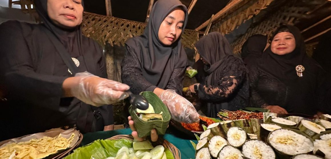 Sego Lemeng dan Kopi Uthek Meriahkan ‘Janda Reni’ Banyuwangi, Ini Filosofinya!