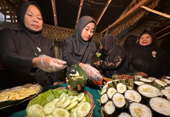 Sego Lemeng dan Kopi Uthek Meriahkan ‘Janda Reni’ Banyuwangi, Ini Filosofinya!