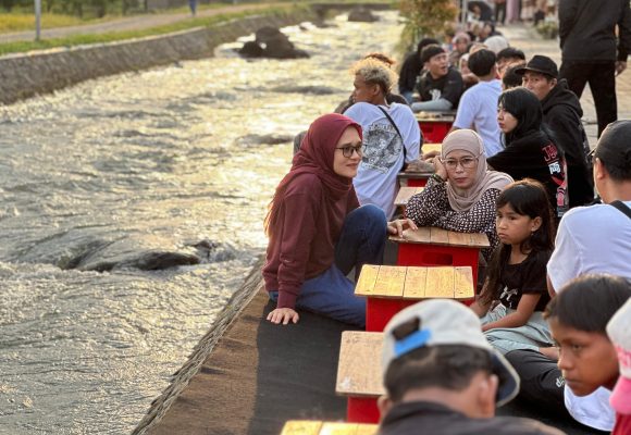 Syahdunya Menikmati Senja Sambil Ngopi di Pinggir Kali Sumbergondo Banyuwangi