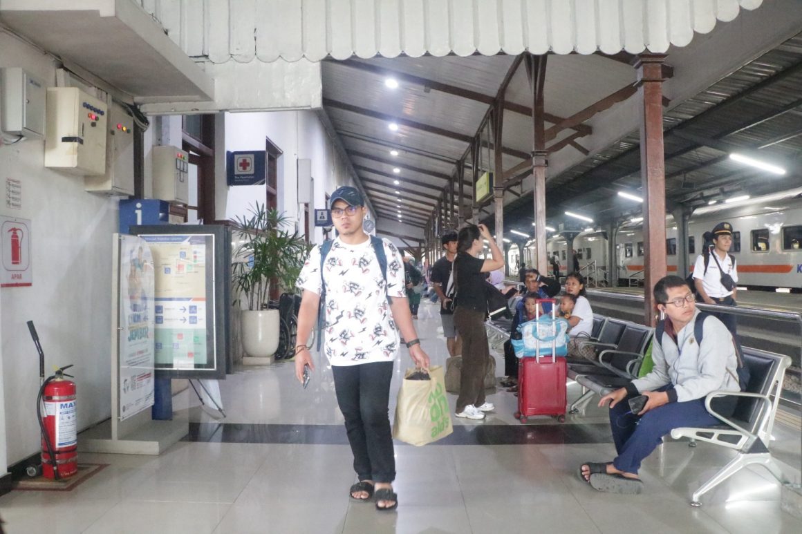 Dampak Kebijakan WFH, Penumpang KA di Daop 9 Jember Meningkat
