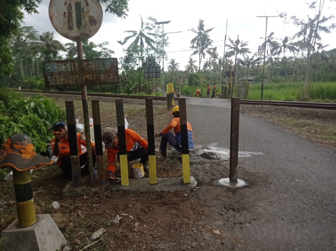 KAI Daop 9 Jember Terus Perkuat Upaya Peningkatan Keselamatan di Perlintasan dan Jalur Kereta Api