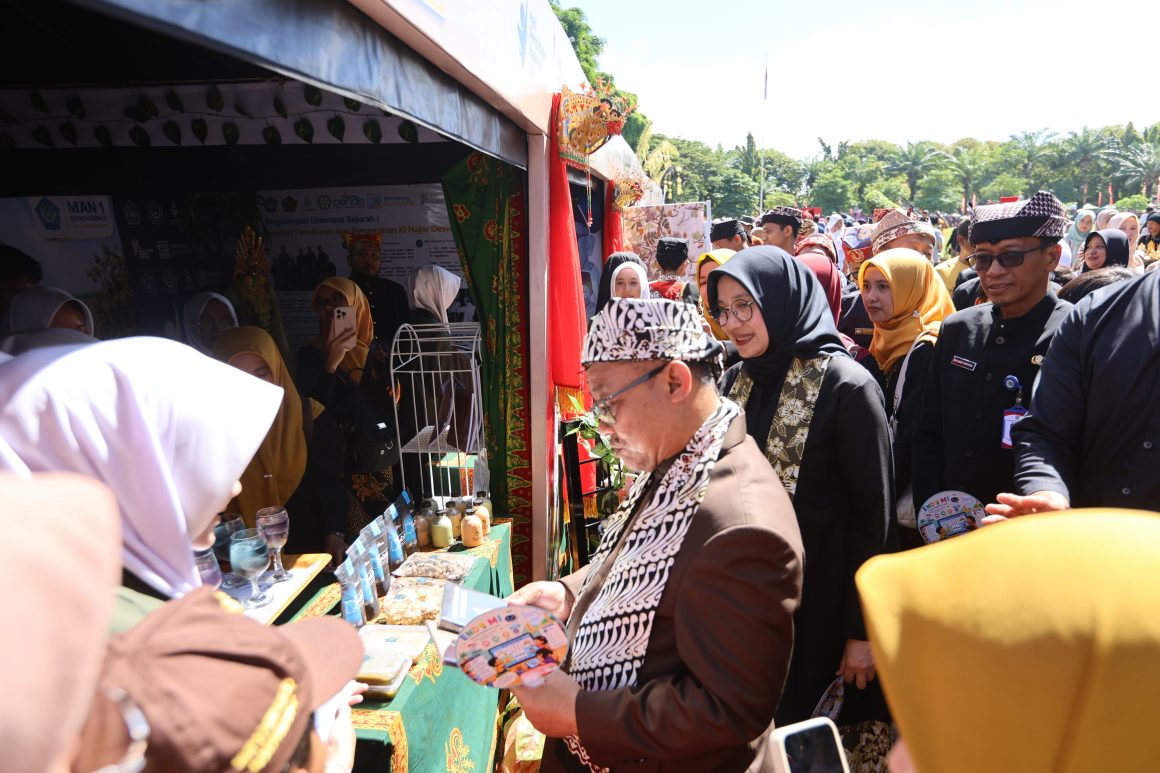 Banyak Terobosan di Dunia Pendidikan, Mendikdasmen Minta Bupati Ipuk Paparkan Program di Forum Nasional