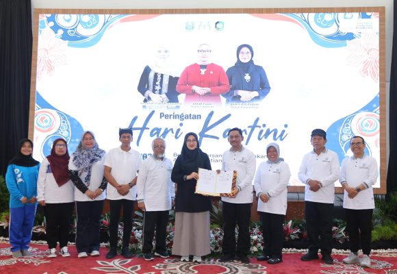 Di Banyuwangi, Pemprov Jatim Deklarasikan Gerakan Bersama Penurunan Kematian Ibu dan Anak 