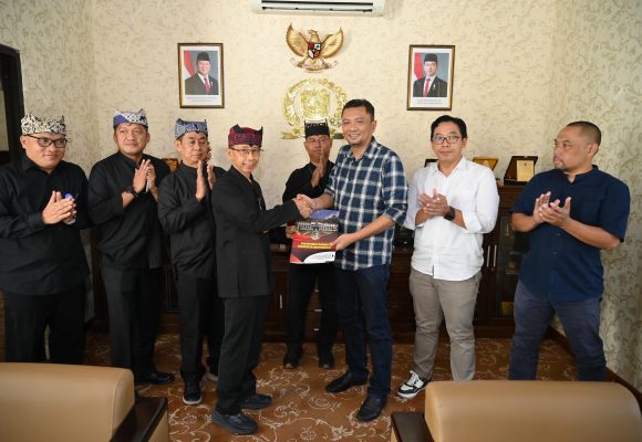 Serahkan Draf Raperda ke DPRD, Pemkab Banyuwangi Uji Coba Aturan Operasional Toko Swalayan