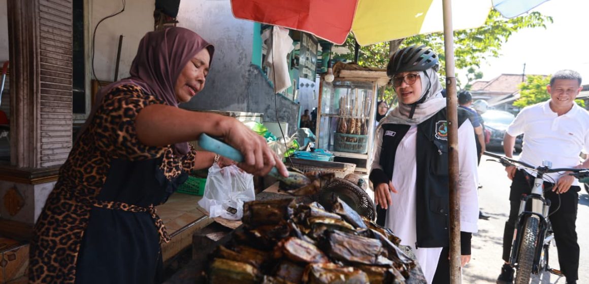 1000833901 Jadi Favorit Wisatawan, Kuliner Ikan Asap di Desa Patoman, Blimbingsari Banyuwangi ada Sejak 1977