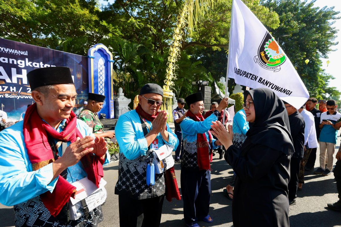 Lepas 1.312 Jemaah Haji, Bupati Ipuk: Doakan Kebaikan untuk Banyuwangi