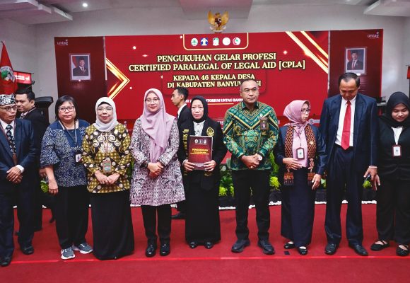46 Kepala Desa Banyuwangi Dikukuhkan Sebagai Paralegal,  Bupati Ipuk Minta Kades Hadirkan Restorative Justice