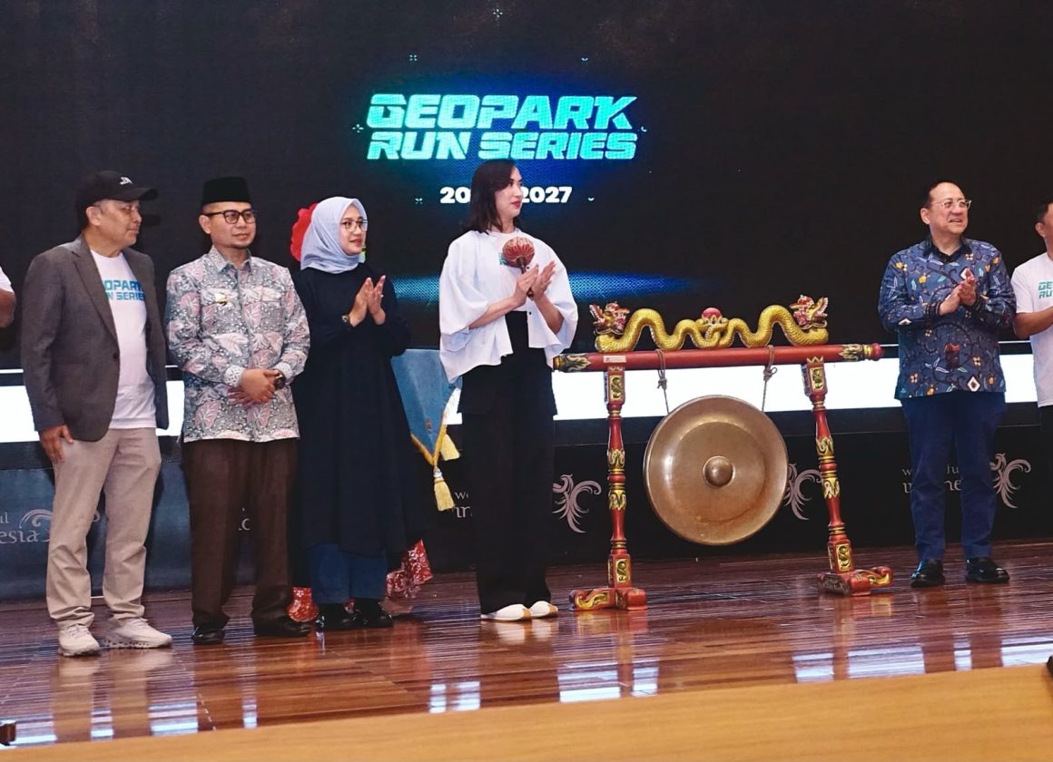 1000860735 Diluncurkan Menteri Pariwisata, Banyuwangi Titik Awal Geopark Run Series 2026