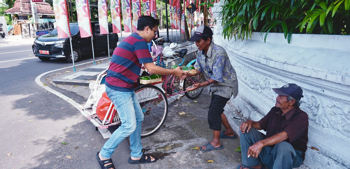 1000869677 ASN Banyuwangi Gotong Royong Salurkan Ribuan Paket Daging Kurban