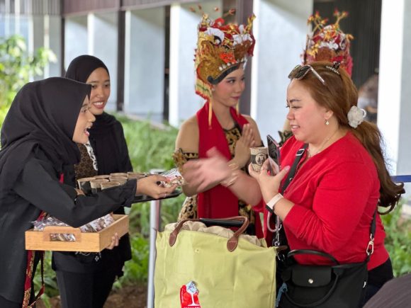 Tambah Experience, Wisatawan ke Banyuwangi Disuguhkan Minuman dan Kudapan Lokal 