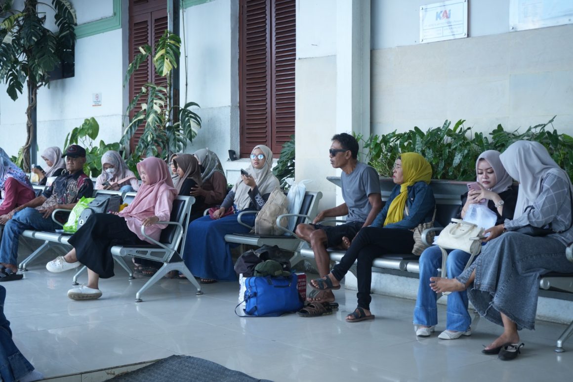 Volume Penumpang Meningkat 48 Persen Saat Long Weekend, KAI Daop 9 Jember Pastikan Operasional Aman Terkendali