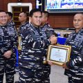 Lanal Banyuwangi Terima Penghargaan KASAL Dalam Penegakan Hukum di Wilayah Kerja