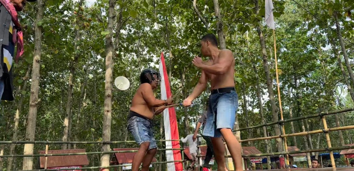 Lestarikan Budaya, Warga Purwoharjo Banyuwangi Gelar Tradisi Kesenian Tiban