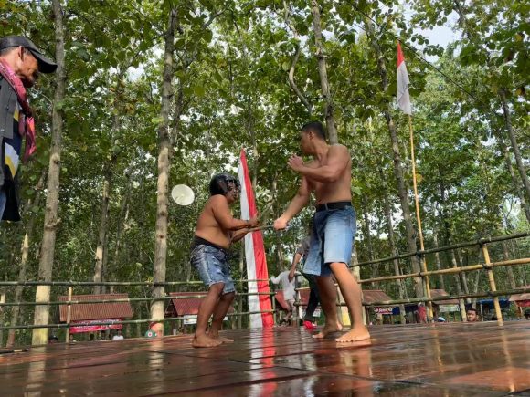 IMG-20260515-WA0014 Lestarikan Budaya, Warga Purwoharjo Banyuwangi Gelar Tradisi Kesenian Tiban