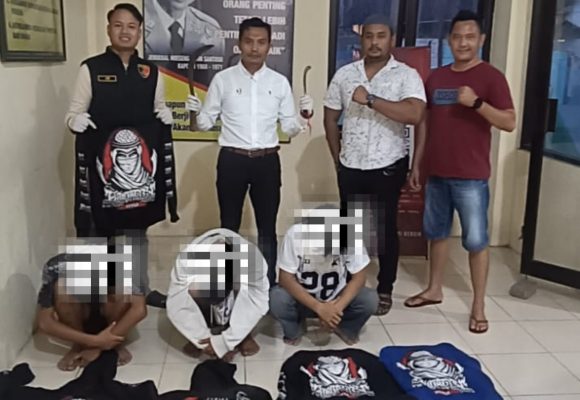 Resahkan Warga dan Bawa Sajam, Polresta Banyuwangi Amankan 4 Pemuda Gang Motor