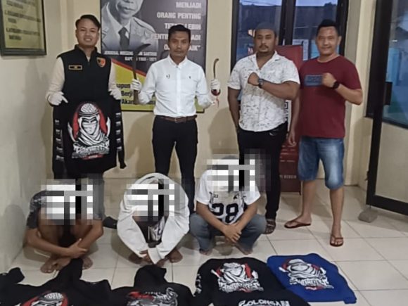 Resahkan Warga dan Bawa Sajam, Polresta Banyuwangi Amankan 4 Pemuda Gang Motor
