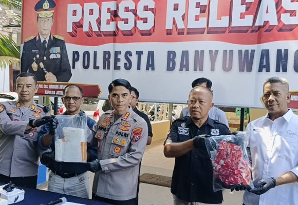 oplus_2 Polisi Banyuwangi Sergap Jaringan Narkoba di Pelabuhan Ketapang, 2 Kilogram Sabu Jadi Barang Bukti