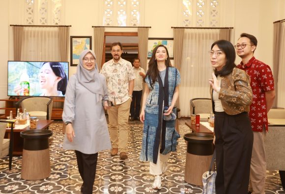 Terpesona dengan Keelokan Alamnya, Raline Shah Ajak Keluarga Jelajahi Banyuwangi
