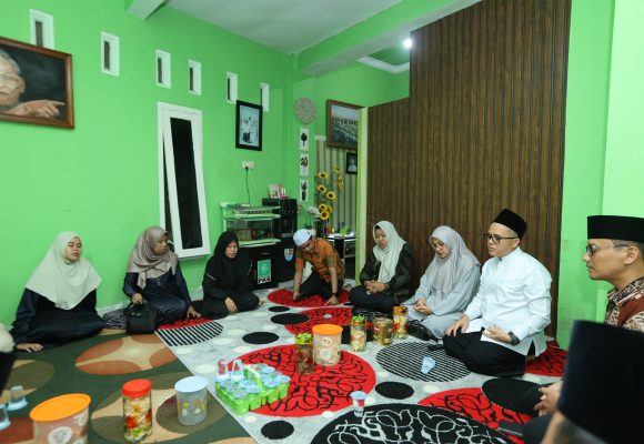 1000895232 Takziah ke Mendiang Khusnan Abadi, Bupati Ipuk: Figur Politisi Pejuang