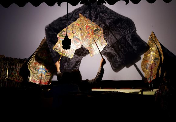 1000895915 Dihadiri Kapolda Jatim, Pagelaran Wayang Kulit Warnai Hari Bhayangkara ke-80 di Banyuwangi