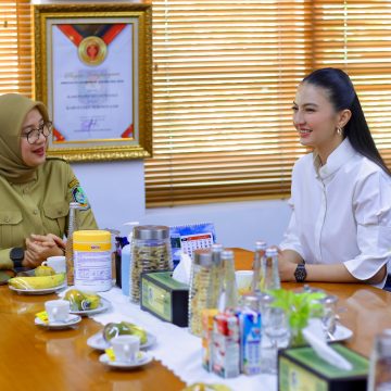 Jelajahi Banyuwangi, Raline Shah Kagumi Tata Kelola Pemerintahan Bupati Ipuk 