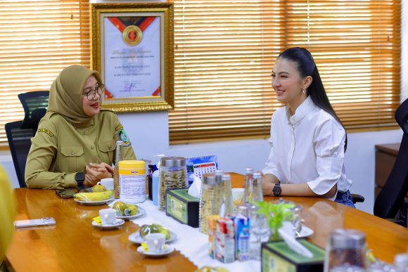 1000898885 Jelajahi Banyuwangi, Raline Shah Kagumi Tata Kelola Pemerintahan Bupati Ipuk