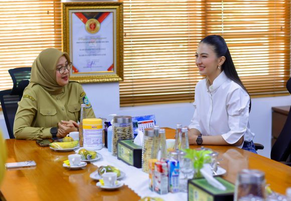 1000898885 Jelajahi Banyuwangi, Raline Shah Kagumi Tata Kelola Pemerintahan Bupati Ipuk