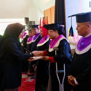 Usia Harapan Hidup Warga Banyuwangi Naik, Bupati Ipuk Terus Perkuat Program untuk Lansia