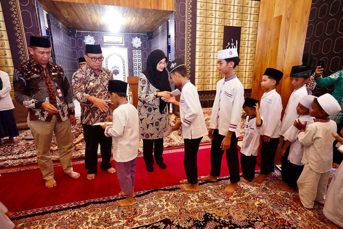 Peringati 10 Muharram, Bupati Ipuk Gelar Doa Bersama dan Santunan Anak Yatim