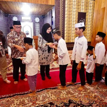 Peringati 10 Muharram, Bupati Ipuk Gelar Doa Bersama dan Santunan Anak Yatim