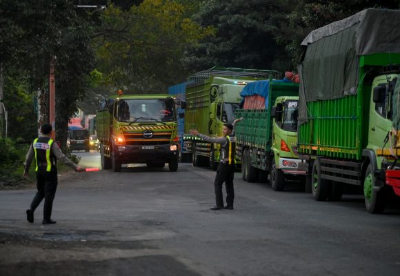 Atasi Kemacetan Pelabuhan Ketapang, Bupati Ipuk Ajukan Pelebaran Jalan hingga Peningkatan Kapasitas Dermaga