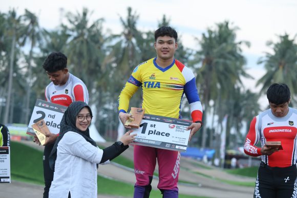 Pembalap Timnas Thailand dan Indonesia Berbagi Podium di Hari Pertama Banyuwangi BMX Supercross 2026