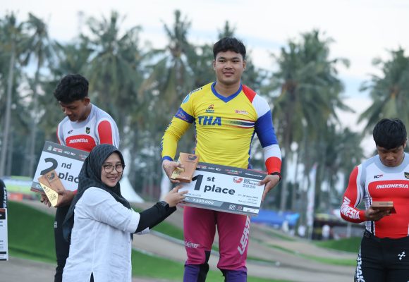 Pembalap Timnas Thailand dan Indonesia Berbagi Podium di Hari Pertama Banyuwangi BMX Supercross 2026