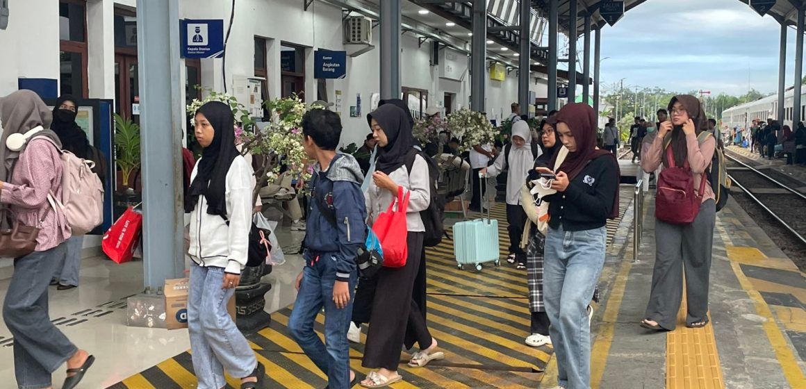 Mobilitas Pelanggan Kereta Api di Daop 9 Jember Tetap Tinggi pada Hari Terakhir Libur Panjang