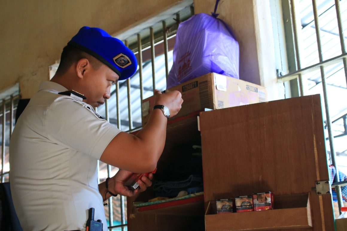 IMG-20260602-WA0002 Tingkatkan Kewaspadaan, Lapas Banyuwangi Gelar Razia Kamar Hunian Seusai Apel Pagi