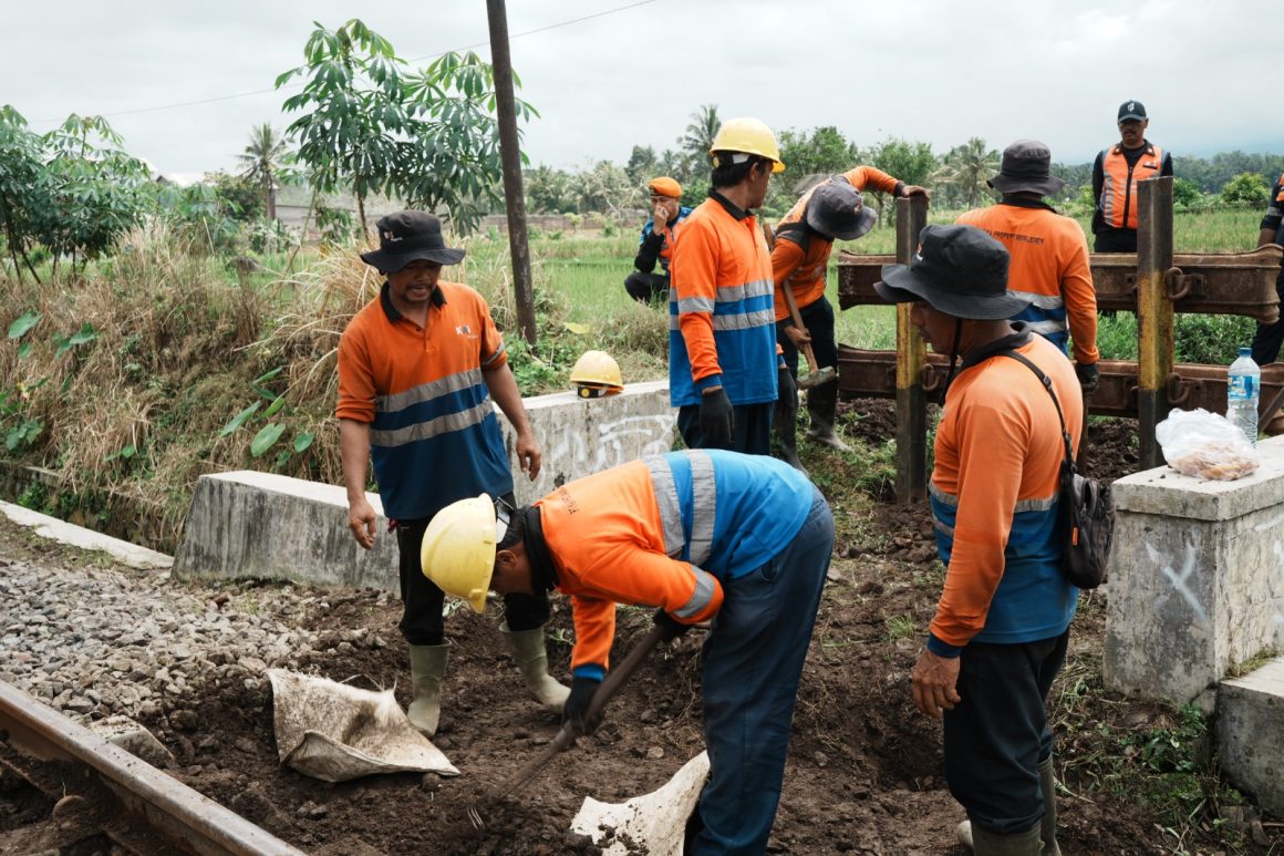 11 Perlintasan Liar Ditutup, KAI Daop 9 Perkuat Keselamatan Menjelang Libur Sekolah