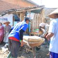Wujud Bakti Warga Binaan Lapas Banyuwangi Melalui Partisipasi dalam Program Bedah Rumah