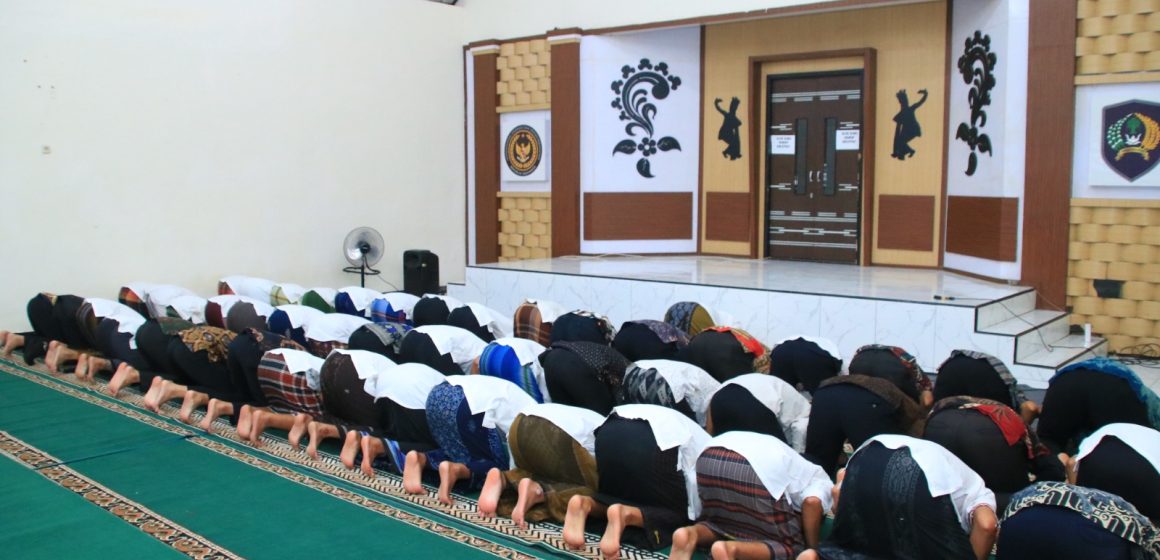 Lapas Banyuwangi Kompak Gelar Salat Dhuha Berjemaah, Bentengi Institusi dengan Doa Keselamatan