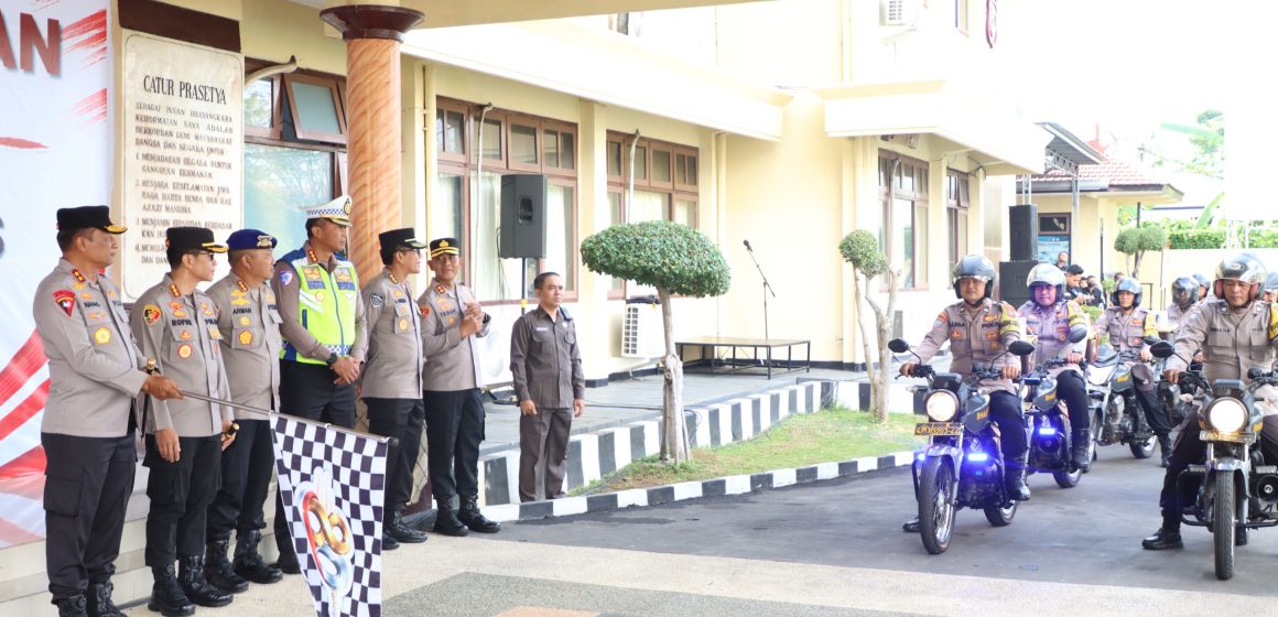 IMG-20260615-WA0020 Jelang Hari Bhayangakara ke-80, Polda Jatim Salurkan 15.000 Kitab Suci, Alat dan Bahan Pembersih Rumah Ibadah di Banyuwangi