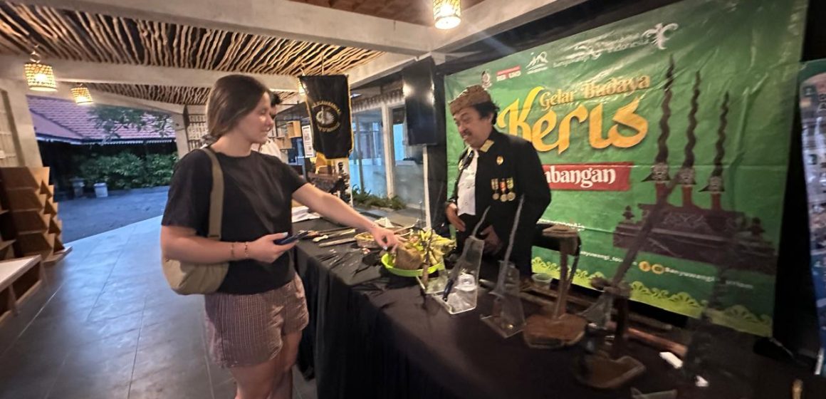 Pesona Jamasan Pusaka Suro di Banyuwangi, Bikin Turis Prancis Takjub