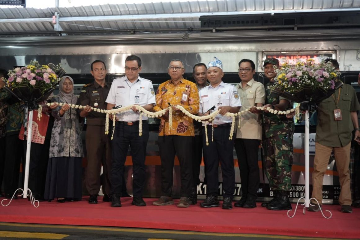 Animo Tinggi Masyarakat, KAI Daop 9 Resmi Luncurkan KA Pandalungan 2 Relasi Jember–Gambir PP Menggunakan Rangkaian Stainless Steel Modern