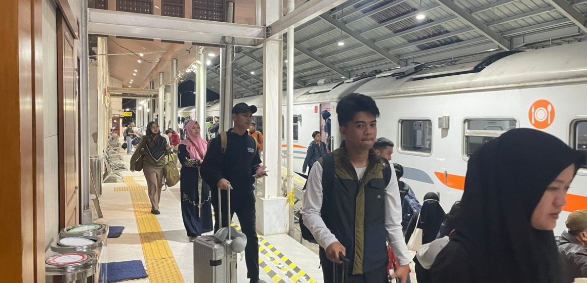 Libur Sekolah dan Akhir Pekan Dongkrak Volume Penumpang Kereta Api di Daop 9 Jember