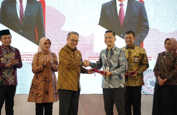 Pengukuhan Kepala OJK Jember, Perkuat Sinergi Pengembangan Sektor Jasa Keuangan di Daerah