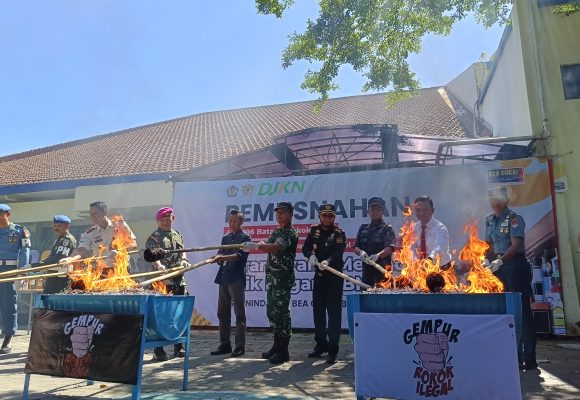Bea Cukai Banyuwangi Musnahkan Barang Ilegal dan Berbahaya Senilai 1 Miliar