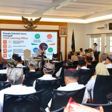 Rotasi 42 Kepala SMP, Bupati Ipuk Minta Sekolah Aktif Cegah Anak Putus Sekolah