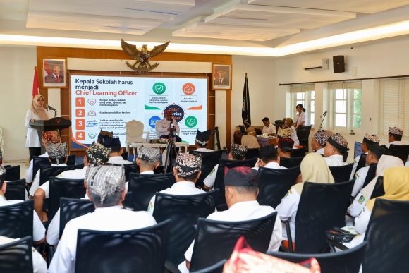 1000935696-1 Rotasi 42 Kepala SMP, Bupati Ipuk Minta Sekolah Aktif Cegah Anak Putus Sekolah