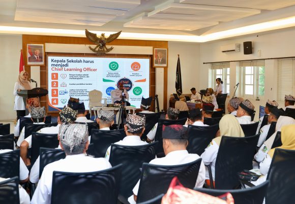1000935696-1 Rotasi 42 Kepala SMP, Bupati Ipuk Minta Sekolah Aktif Cegah Anak Putus Sekolah